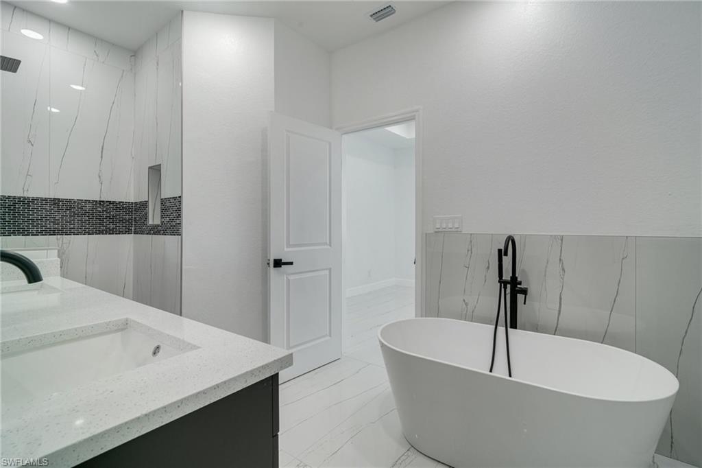 4725/4727 27th St Sw Property Photo 9