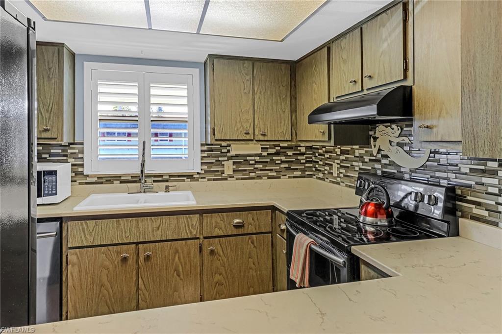300 Valley Stream Dr # A10 Property Photo 5
