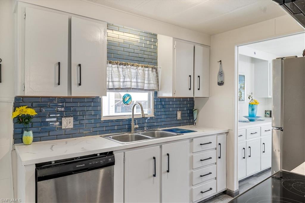 952 Days Ln Property Photo 1