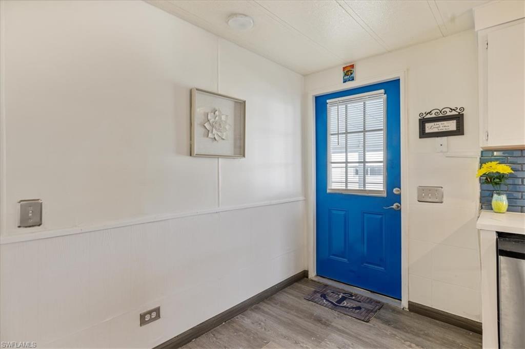 952 Days Ln Property Photo 2