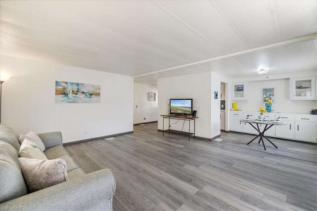 952 Days Ln Property Photo 8