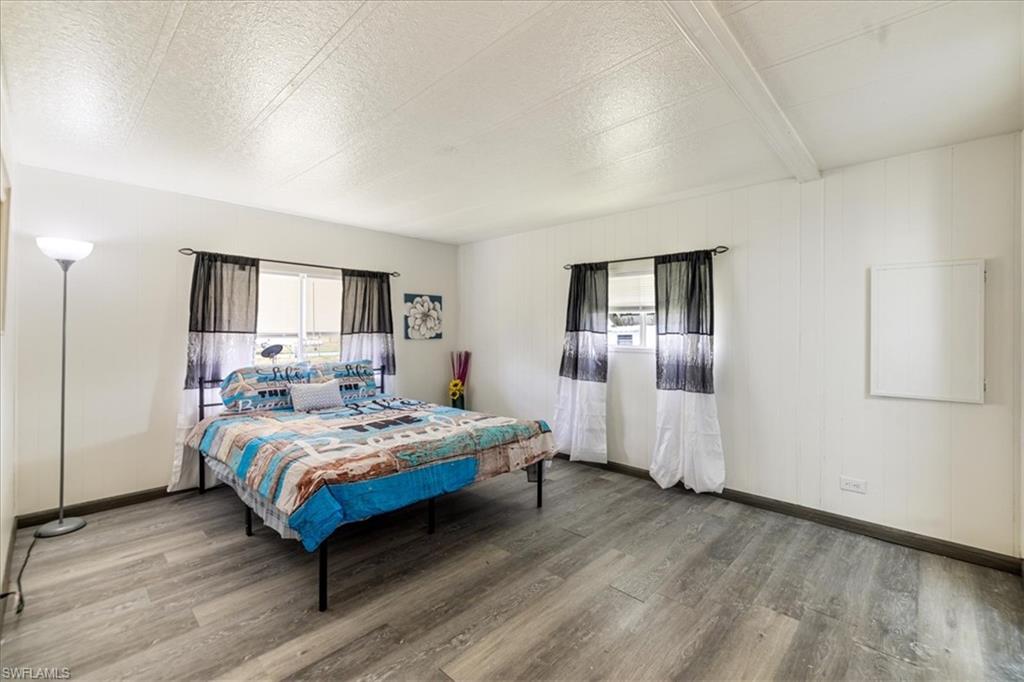 952 Days Ln Property Photo 11