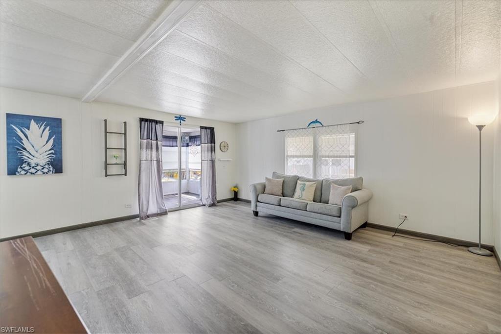 952 Days Ln Property Photo 18