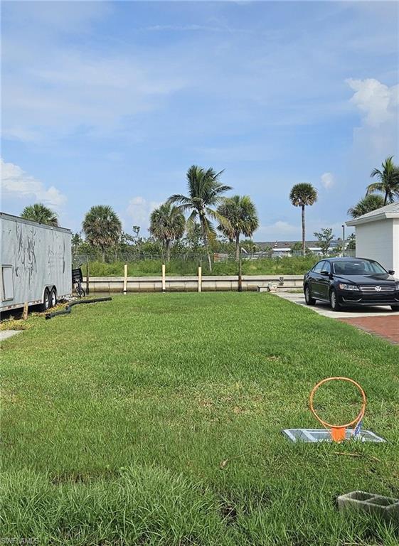 865 Oak St Property Photo 2