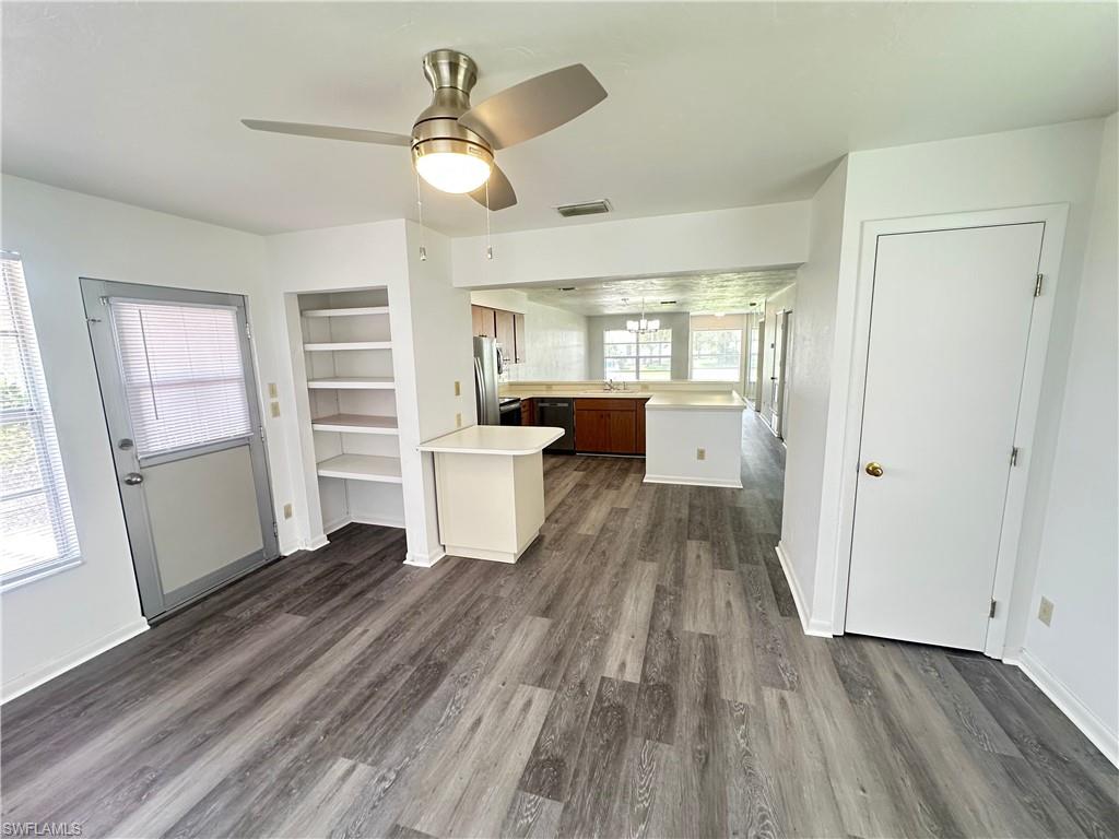 1605 Ridgecrest St Property Photo 2