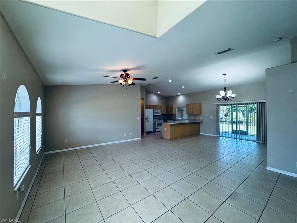 161 Se 1st Pl Property Photo 6
