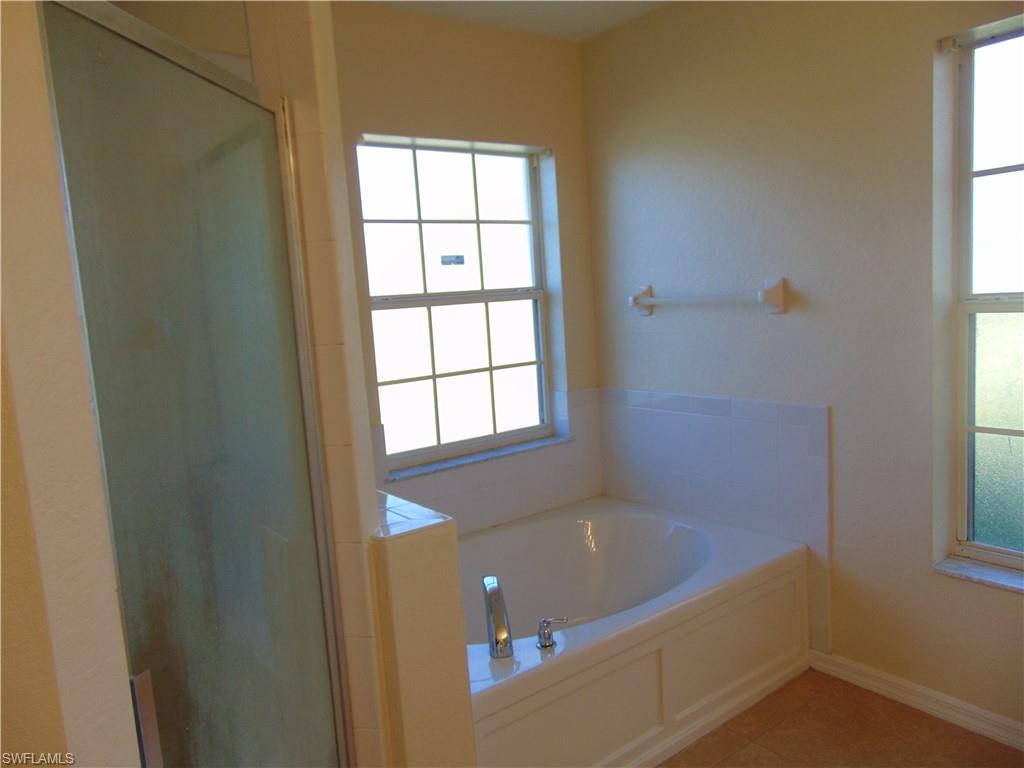 705 W 6th St Property Photo 20