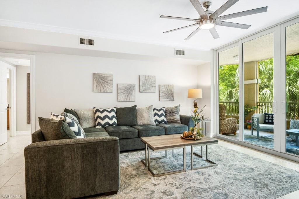 2728 Tiburon Blvd E # 203 Property Photo 8