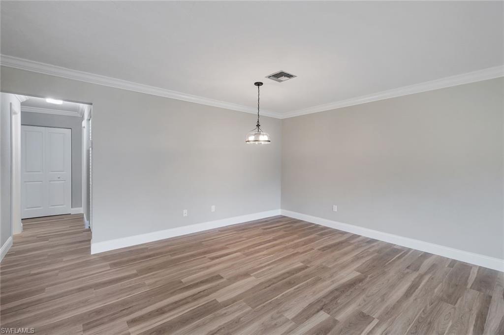233 Yorkshire Ct Property Photo 9