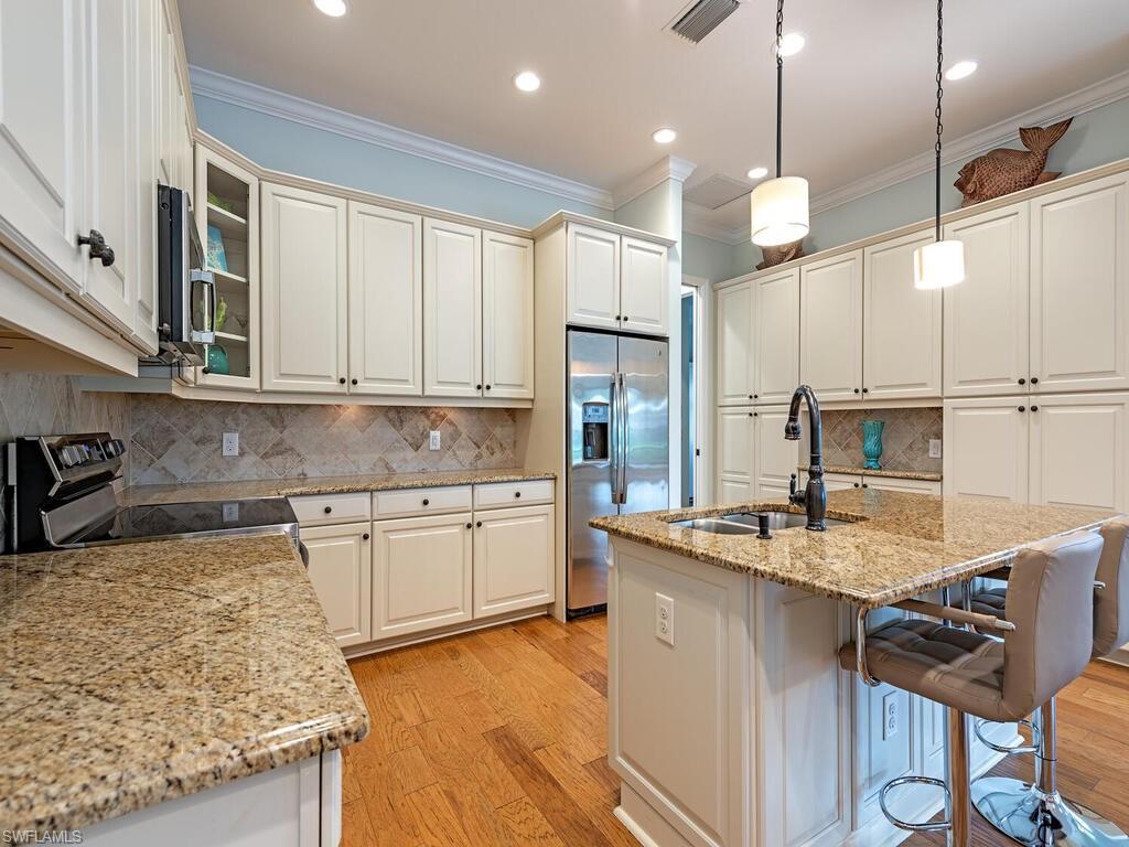 9008 Isla Bella Cir Property Photo 3