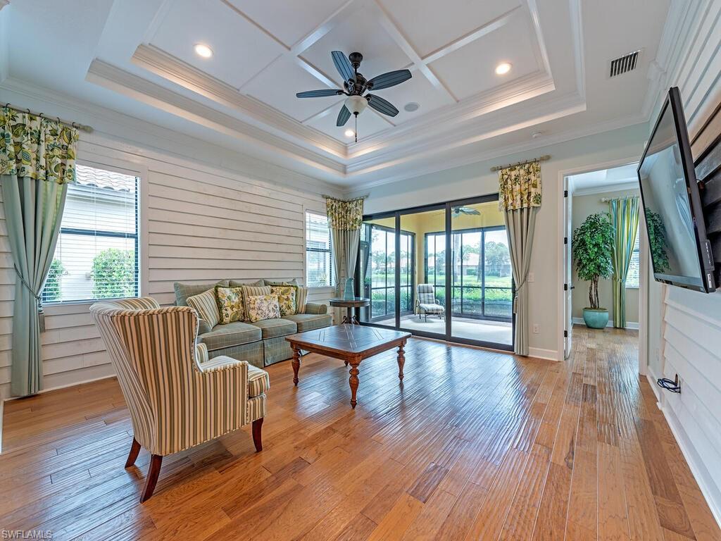 9008 Isla Bella Cir Property Photo 8
