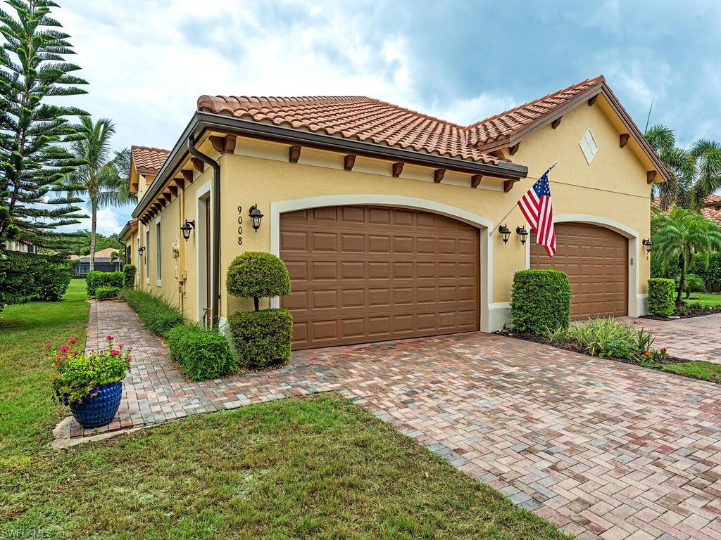 9008 Isla Bella Cir Property Photo 14