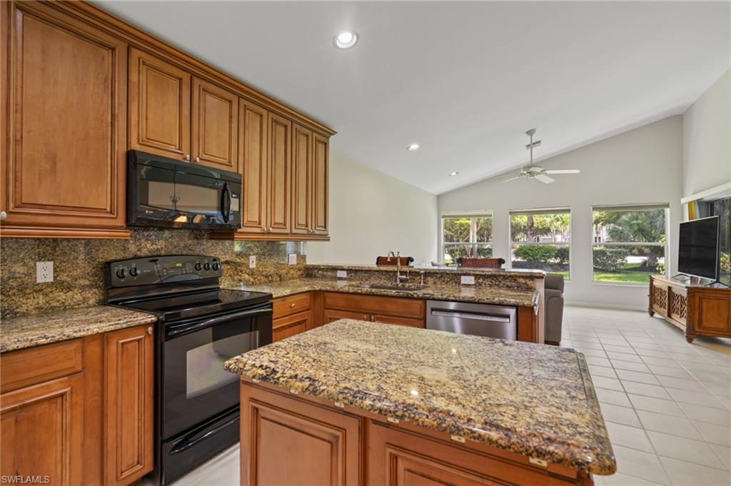 22025 Seashore Cir Property Photo 3