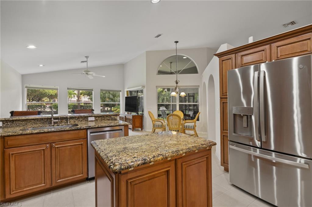 22025 Seashore Cir Property Photo 4