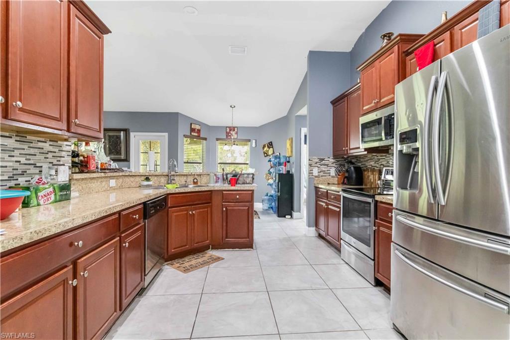 915 Alvin Ave Property Photo 15