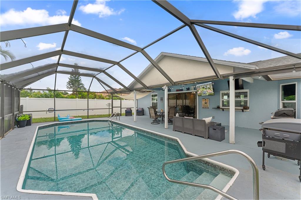 420 SE 10th AVE Property Photo 1