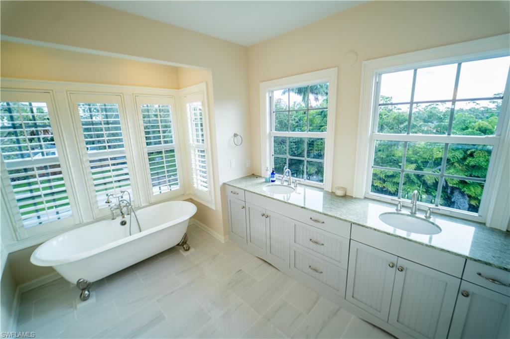 7252 Lake Dr Property Photo 21
