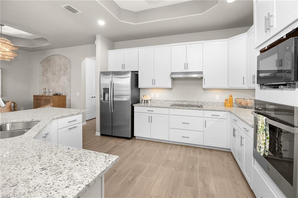 15048 Redbud Ln Property Photo 12