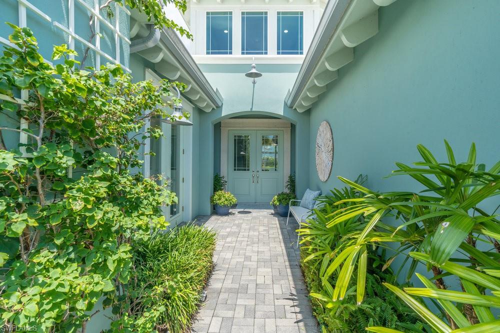 5060 Martinique Dr Property Photo 3