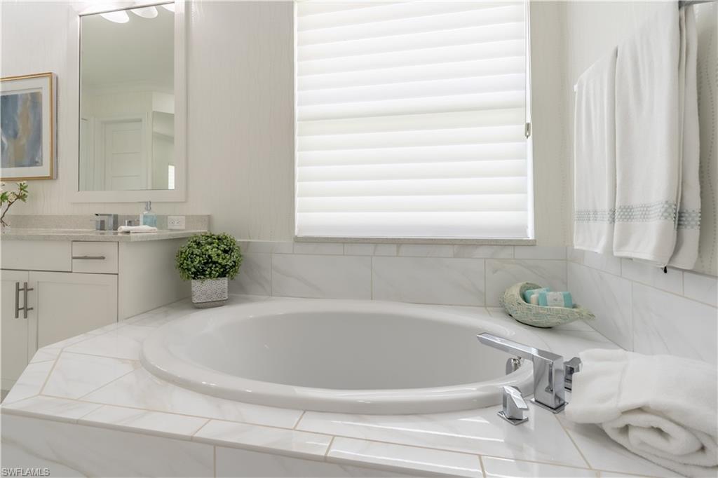 5060 Martinique Dr Property Photo 29