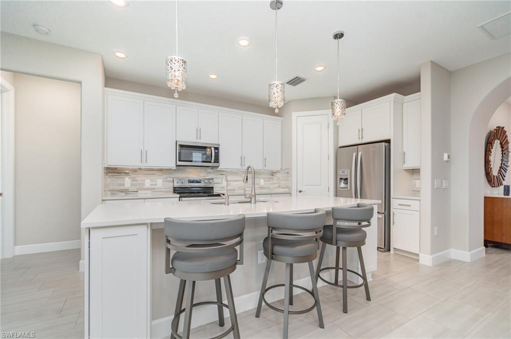 19604 Utopia LN