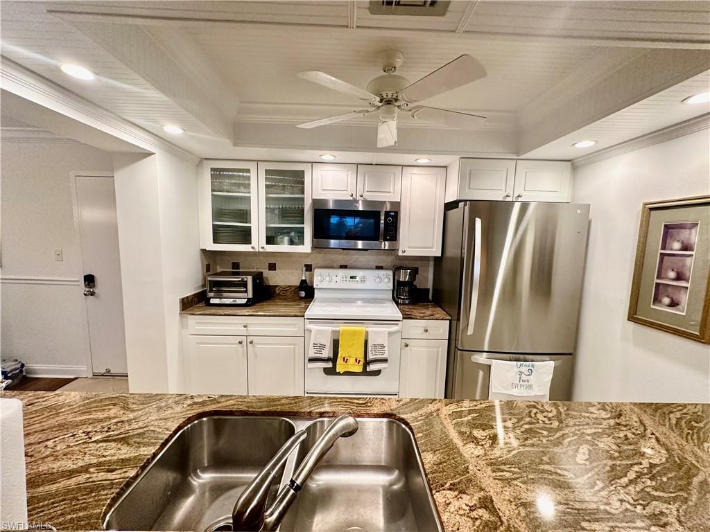 555 Park Shore Dr B403 Property Photo 6