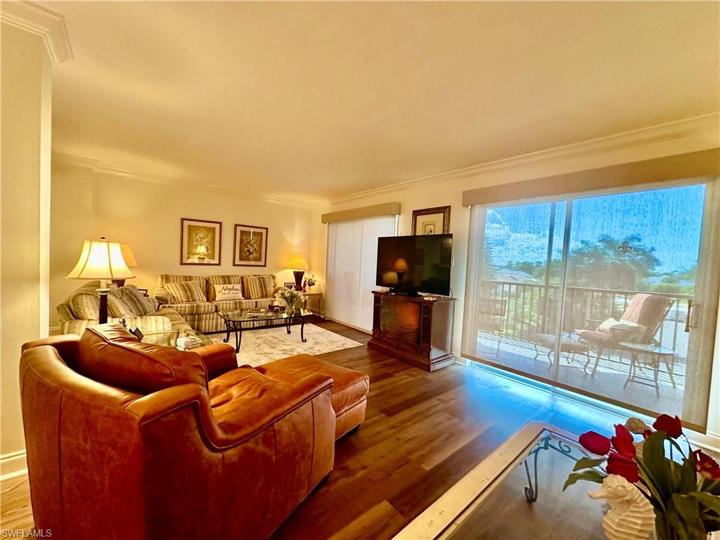 555 Park Shore Dr B403 Property Photo 9