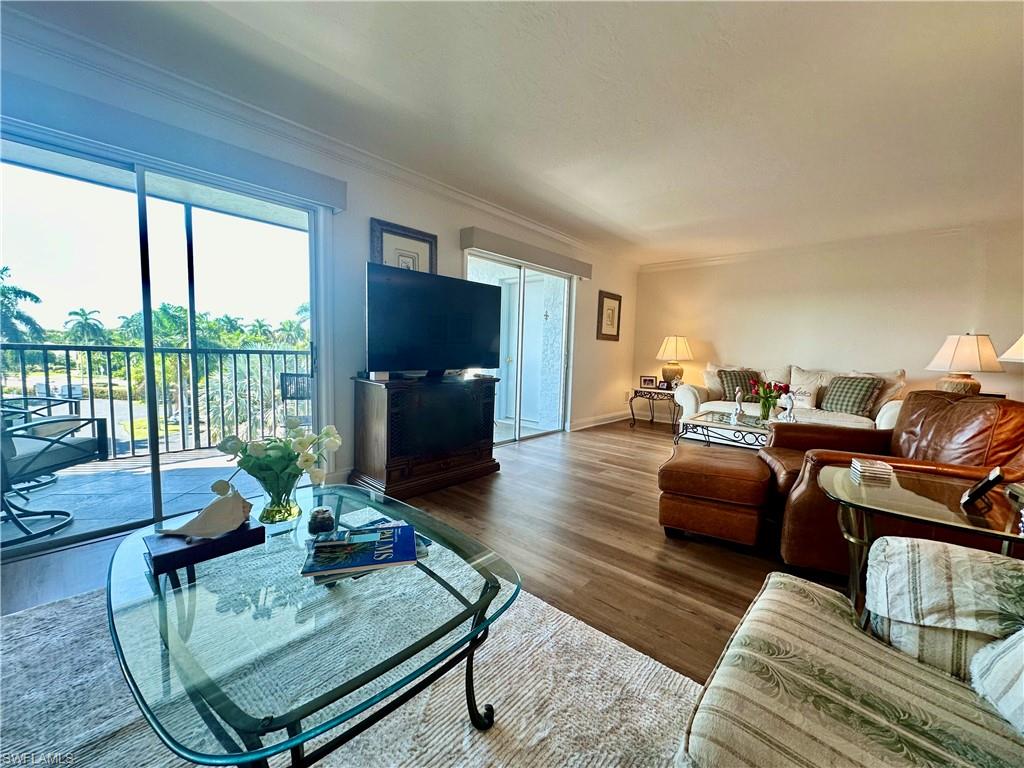 555 Park Shore Dr B403 Property Photo 11