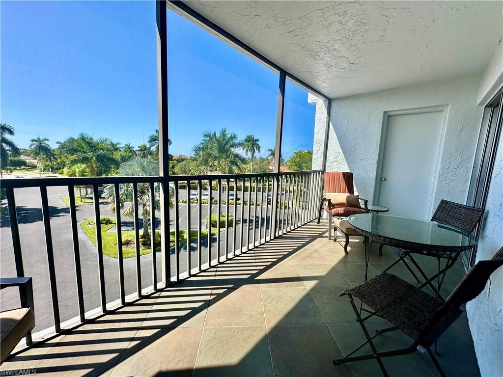 555 Park Shore Dr B403 Property Photo 34