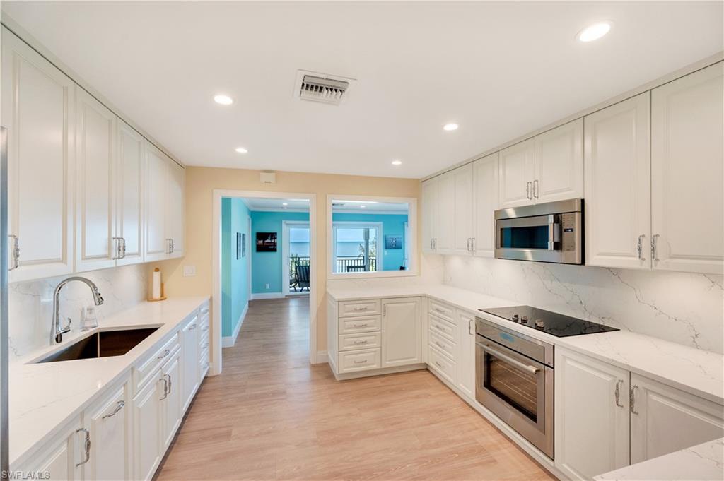 1065 Gulf Shore Blvd N 201 Property Photo 4