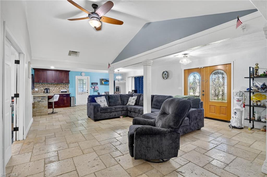 2503 E 5th St Property Photo 9