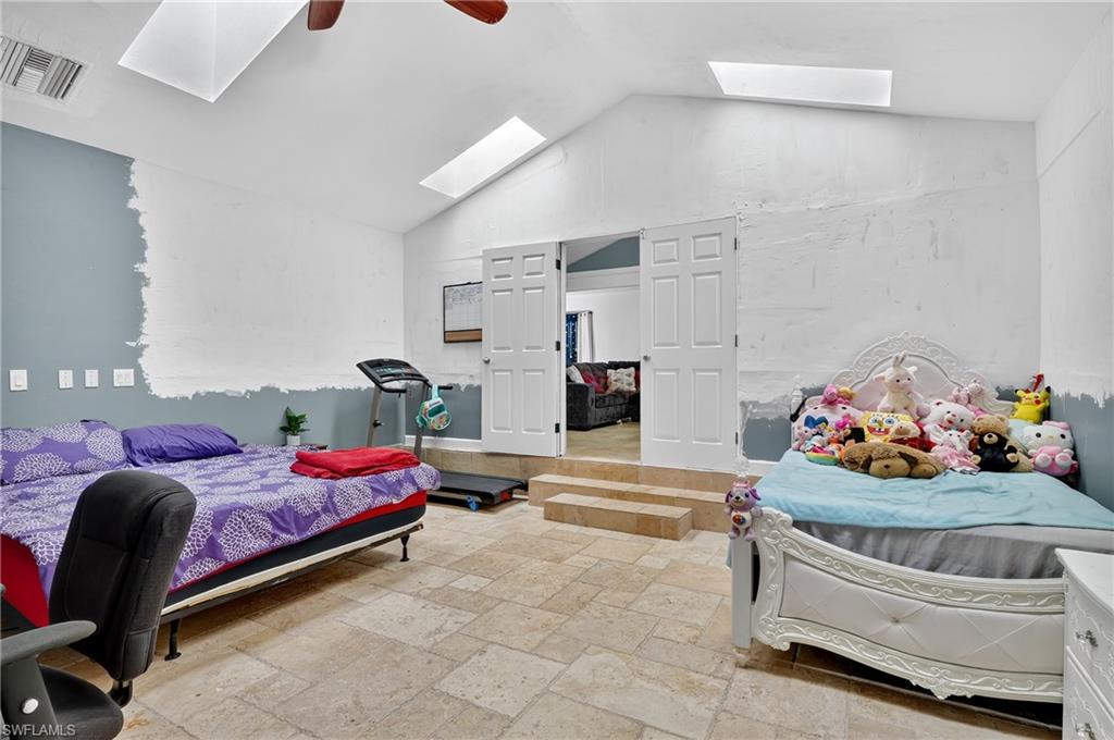 2503 E 5th St Property Photo 21