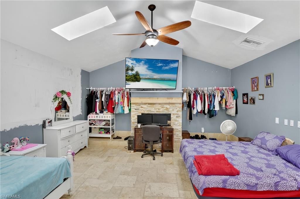 2503 E 5th St Property Photo 22