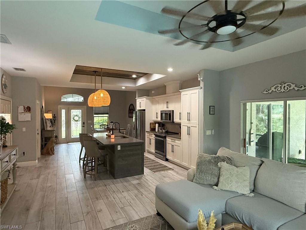 2131 22nd Ave Ne Property Photo 4