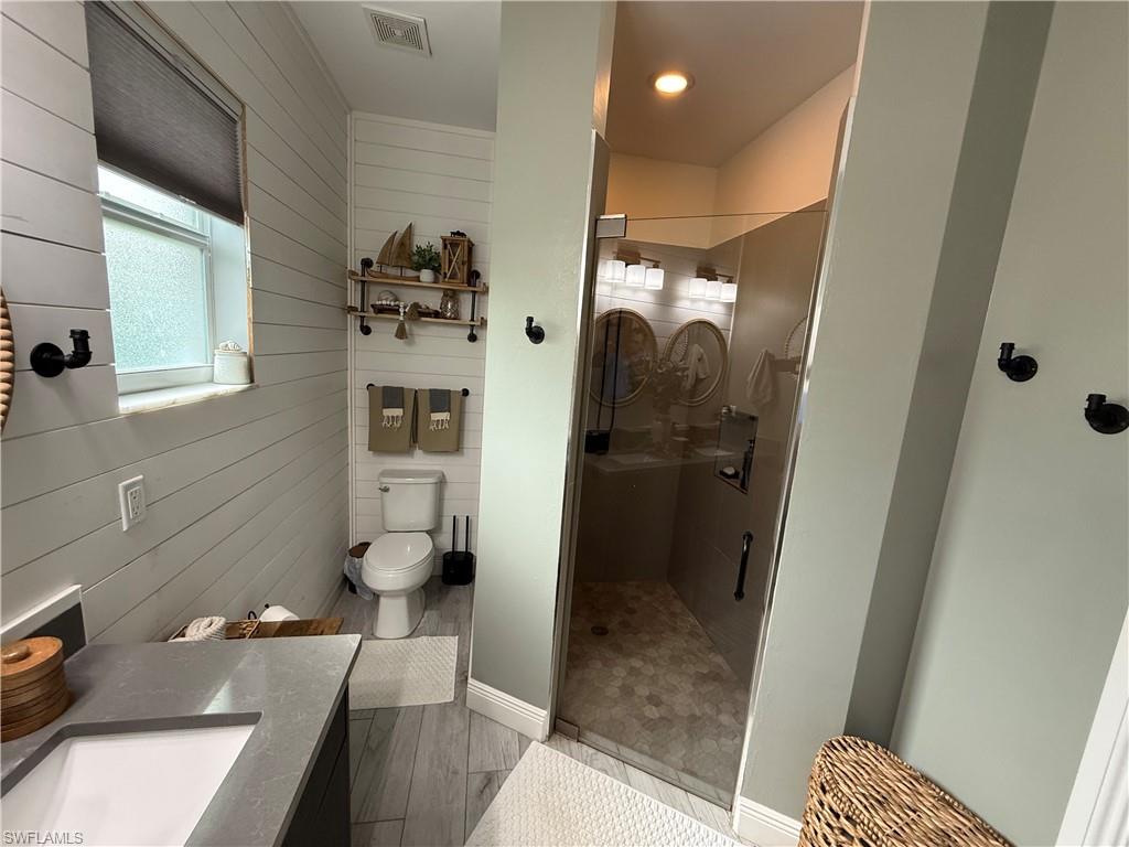 2131 22nd Ave Ne Property Photo 12