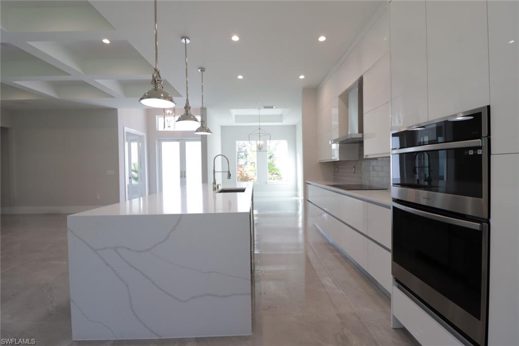 2461 Golden Gate Blvd E Property Photo 8