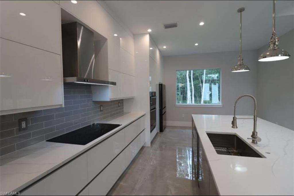 2461 Golden Gate Blvd E Property Photo 9