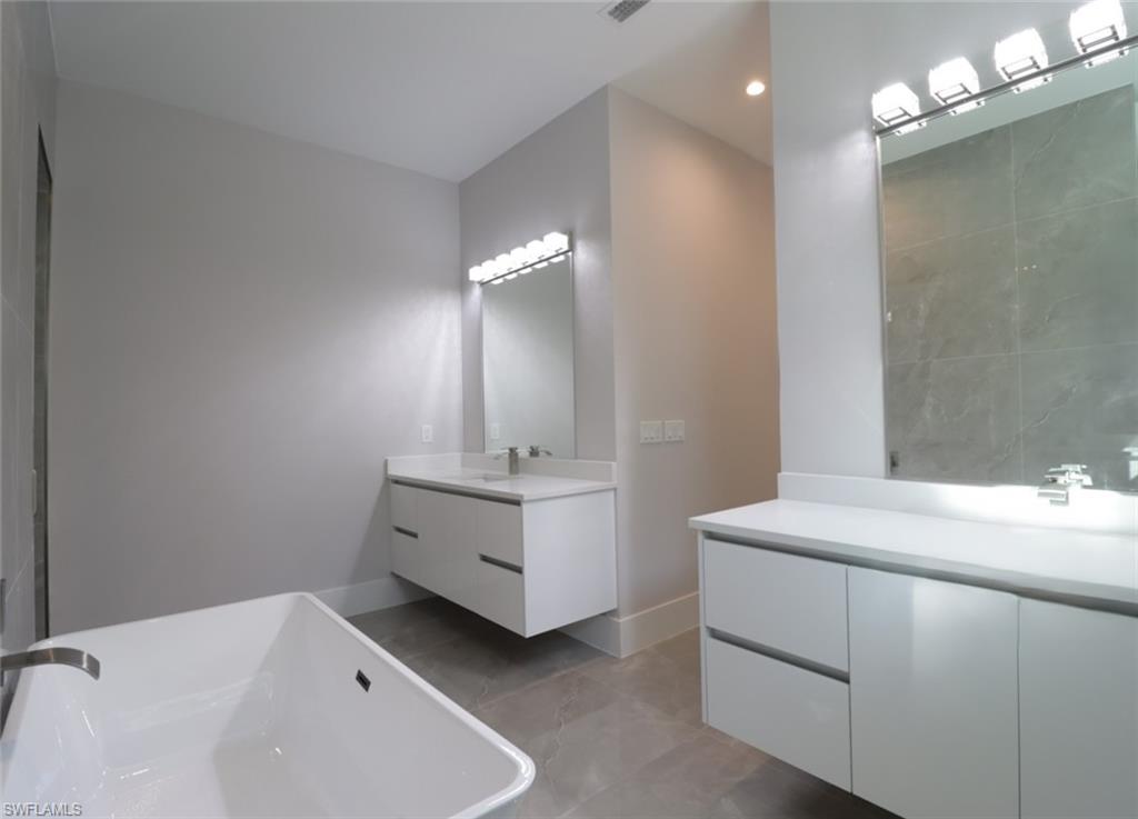 2461 Golden Gate Blvd E Property Photo 14