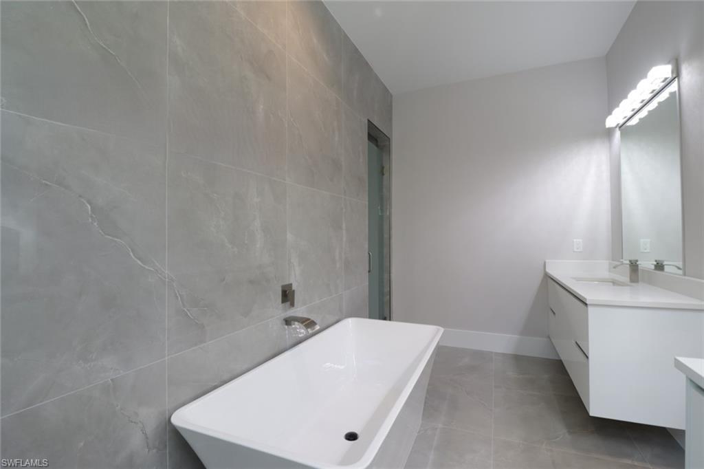 2461 Golden Gate Blvd E Property Photo 15