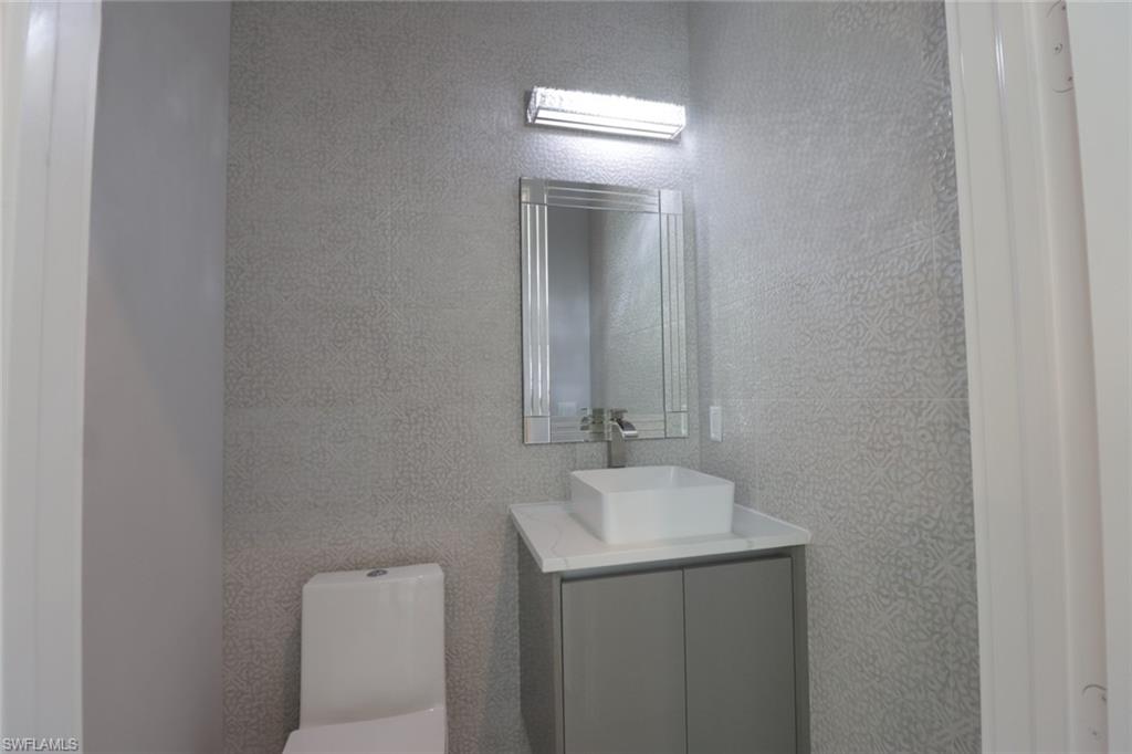 2461 Golden Gate Blvd E Property Photo 18