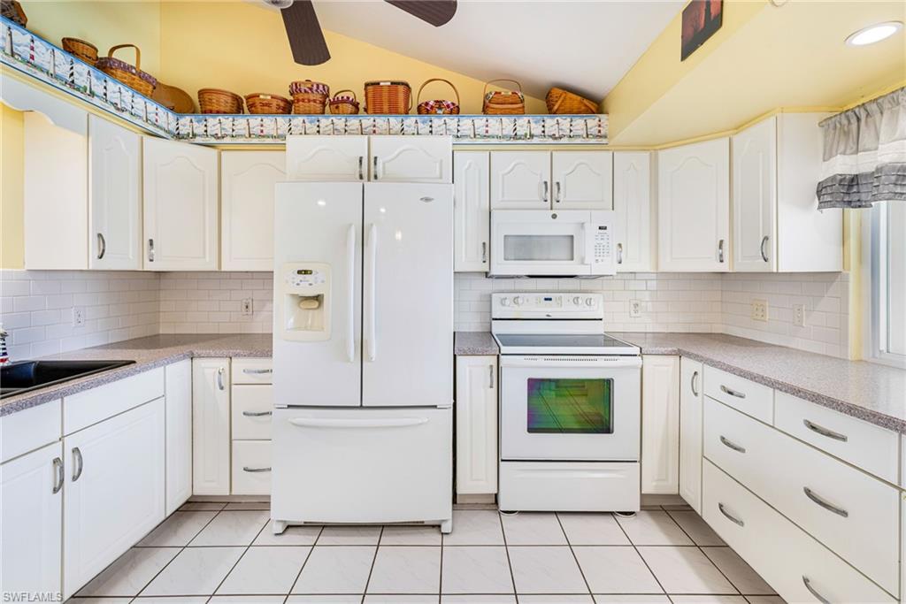 8241 Albatross Rd Property Photo 6