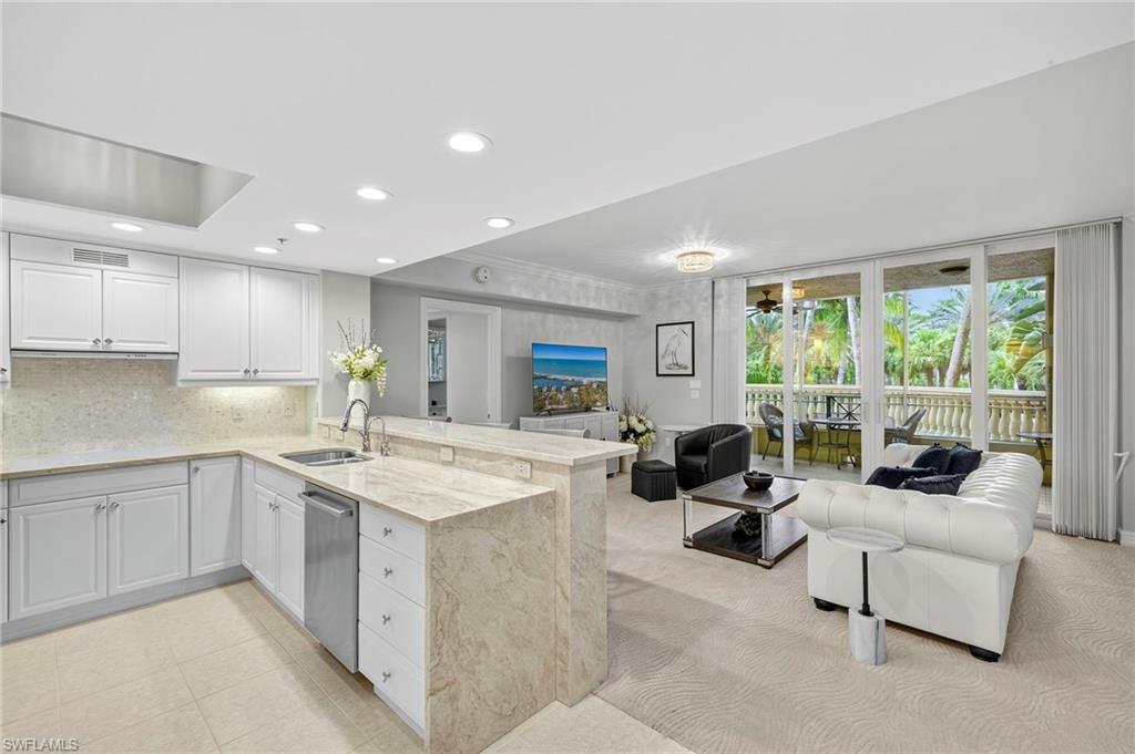 2748 Tiburon Blvd E # 106c Property Photo 3