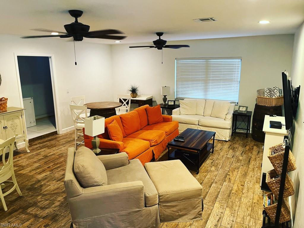 6060 Golden Oaks Ln Property Photo 2
