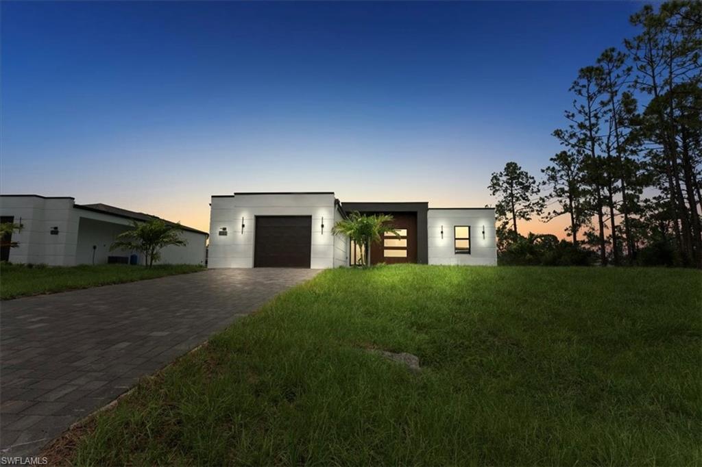 731 Colyer St E Property Photo 2