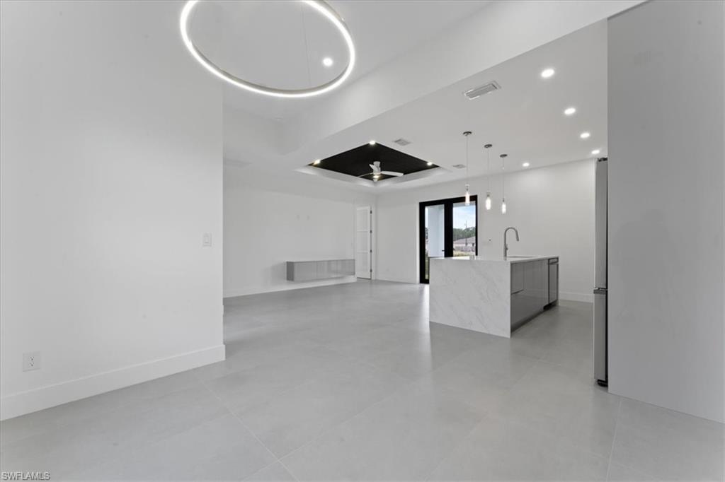 731 Colyer St E Property Photo 3