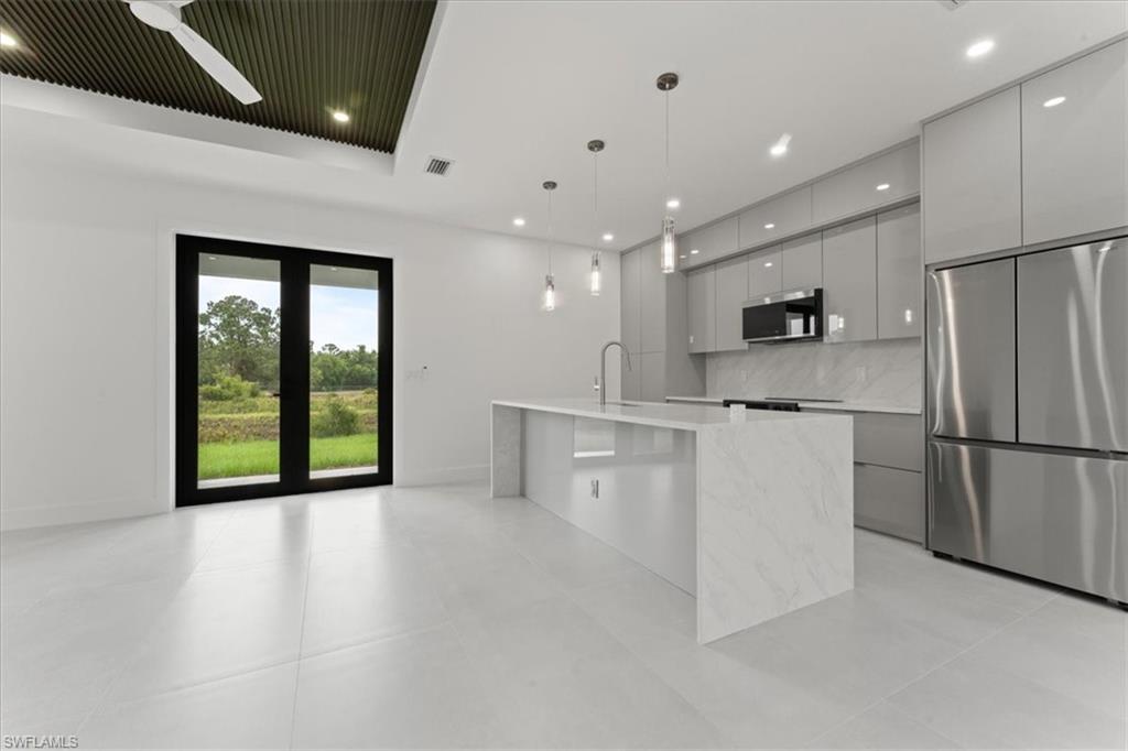 731 Colyer St E Property Photo 4