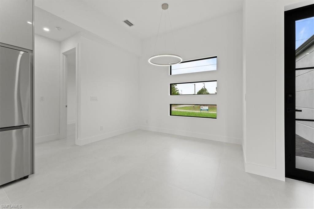 731 Colyer St E Property Photo 5