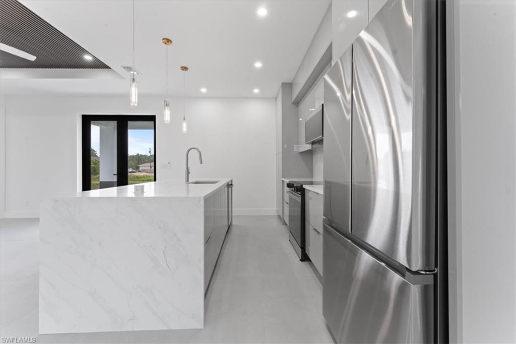 731 Colyer St E Property Photo 10