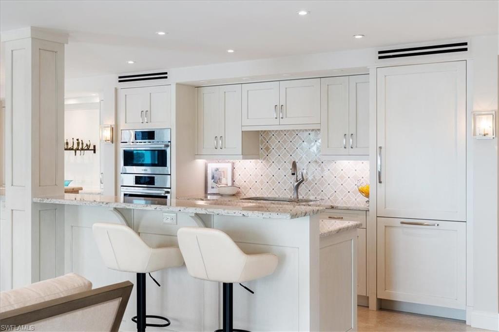 250 Park Shore Dr # 701 Property Photo 8