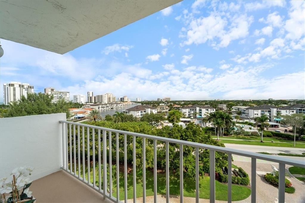 250 Park Shore Dr # 701 Property Photo 19